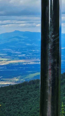 20_Detail kríža, v pozadí Kľak