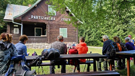 25_Posedenie pri Partizánskej chate