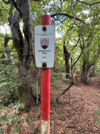 018_Geodetický bod na Vojtovom vrchu