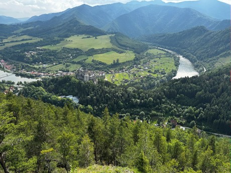 004_pohľad z rozhľadne Špičák na meander Váhu