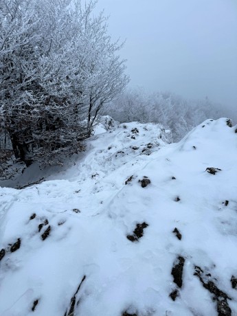 011_vrcholový hrebienok je dlhý_ledva mu vidieť koniec