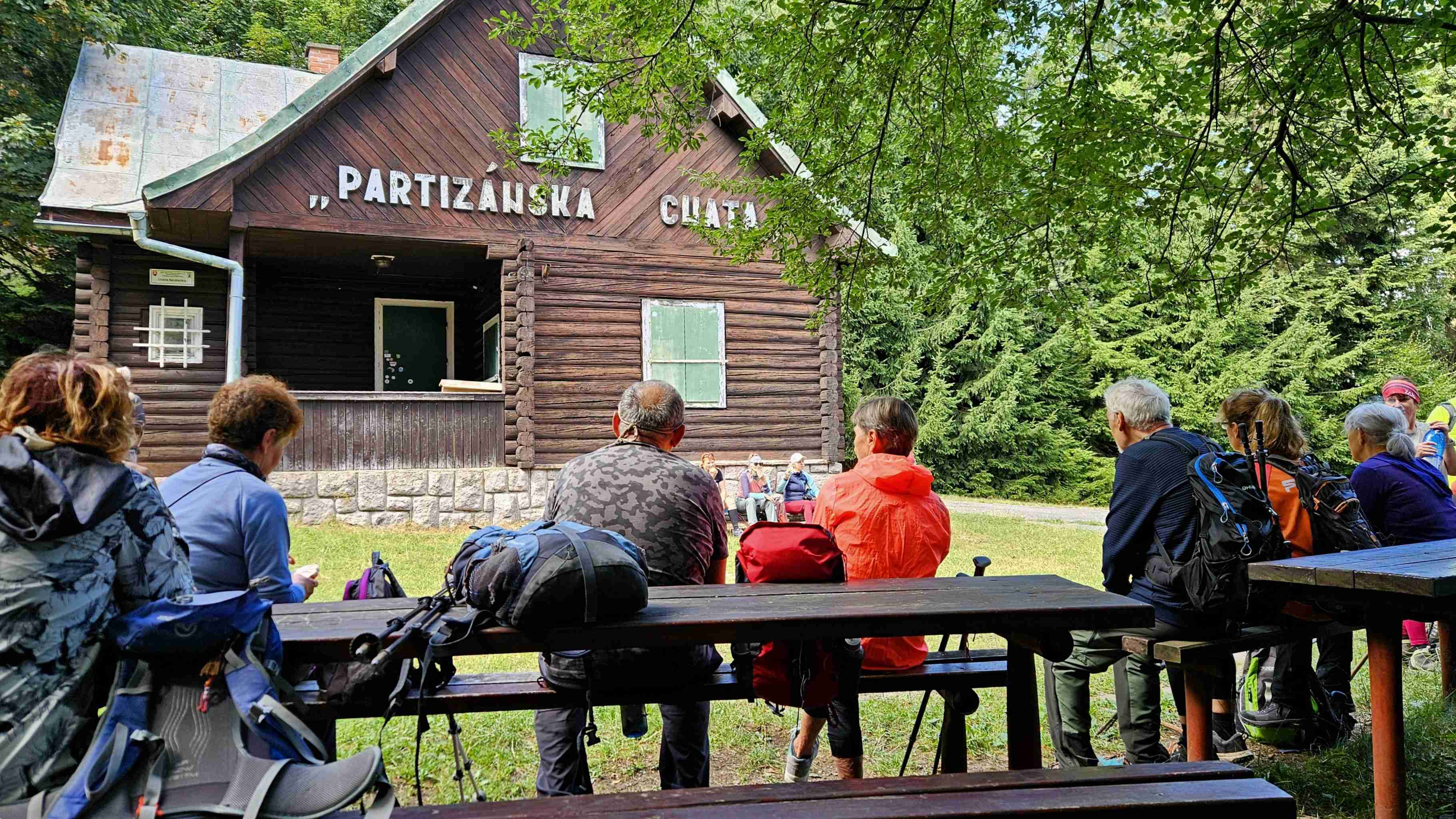 25_Posedenie pri Partizánskej chate