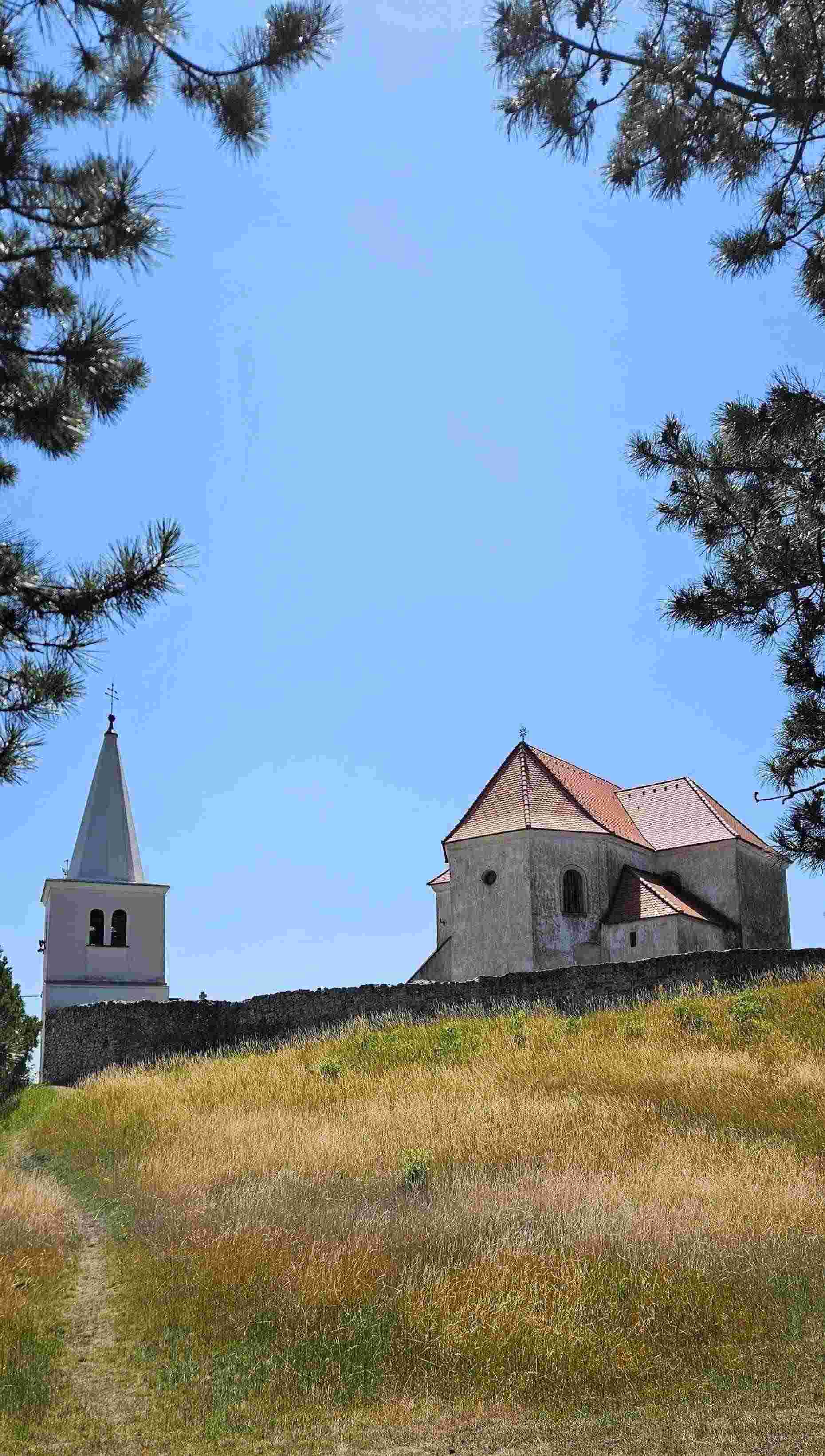 23 Kostol sv. Michala Archanjela v Lančári