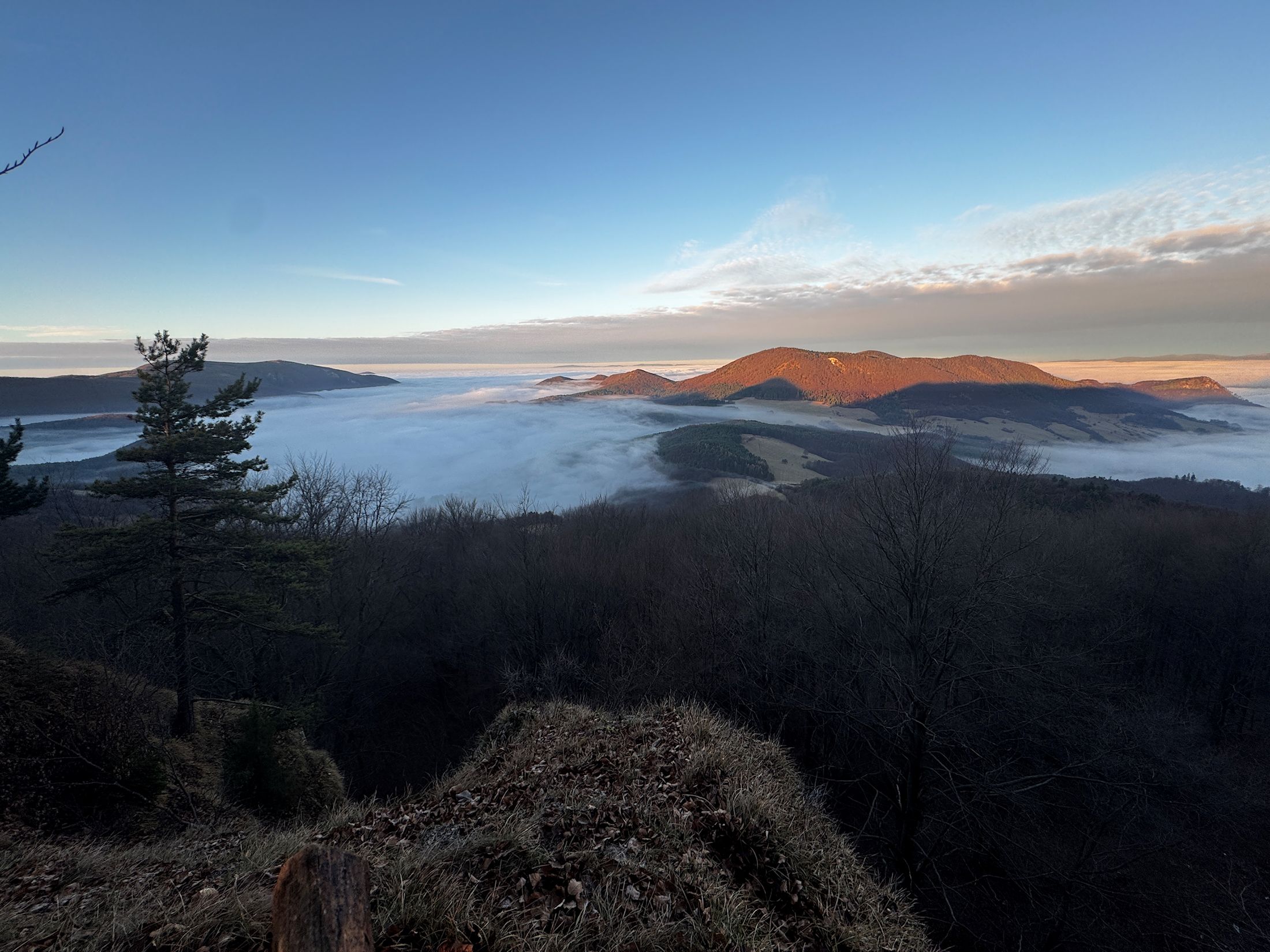 022_pohľad na Hoľazne z modráho hrebeňa