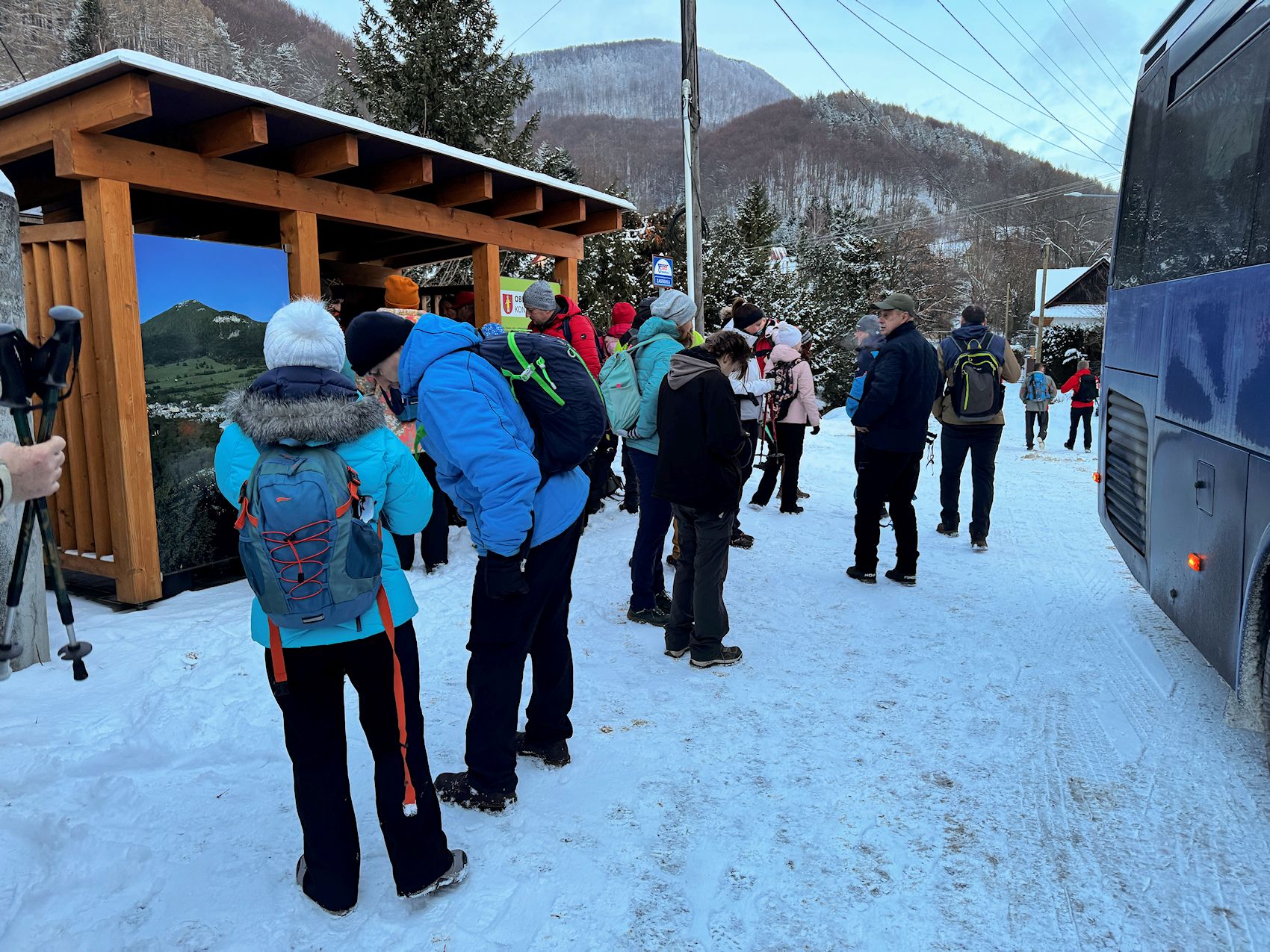 001_ráno pri autobuse